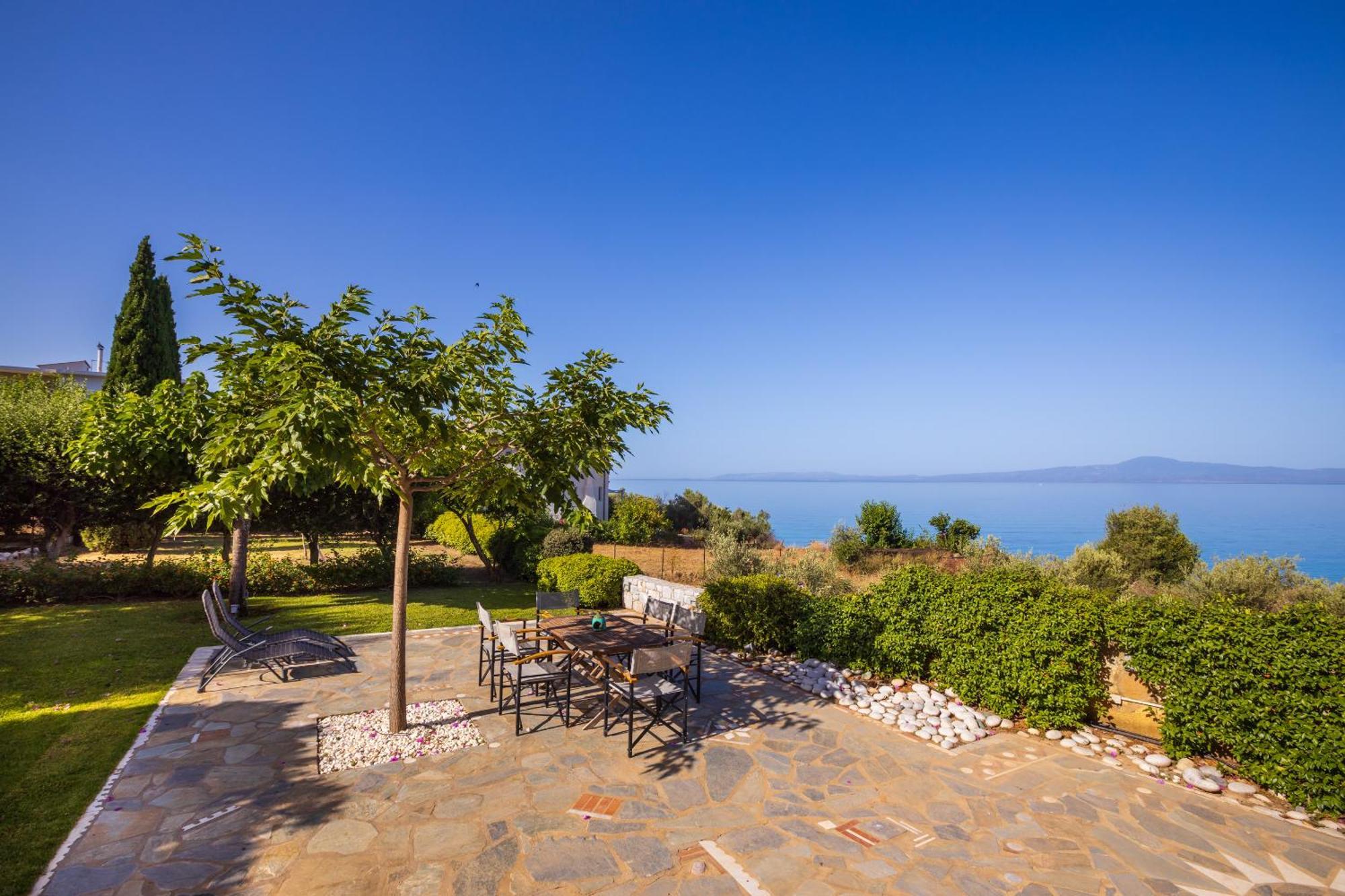 Messinian Blue Seaside Villa Каламата Екстер'єр фото