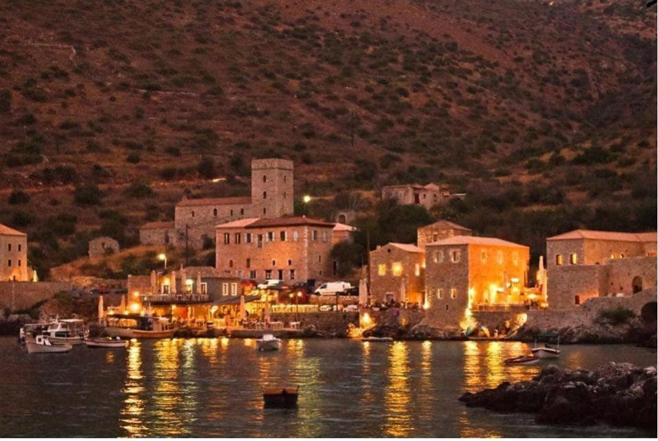 Messinian Blue Seaside Villa Каламата Екстер'єр фото