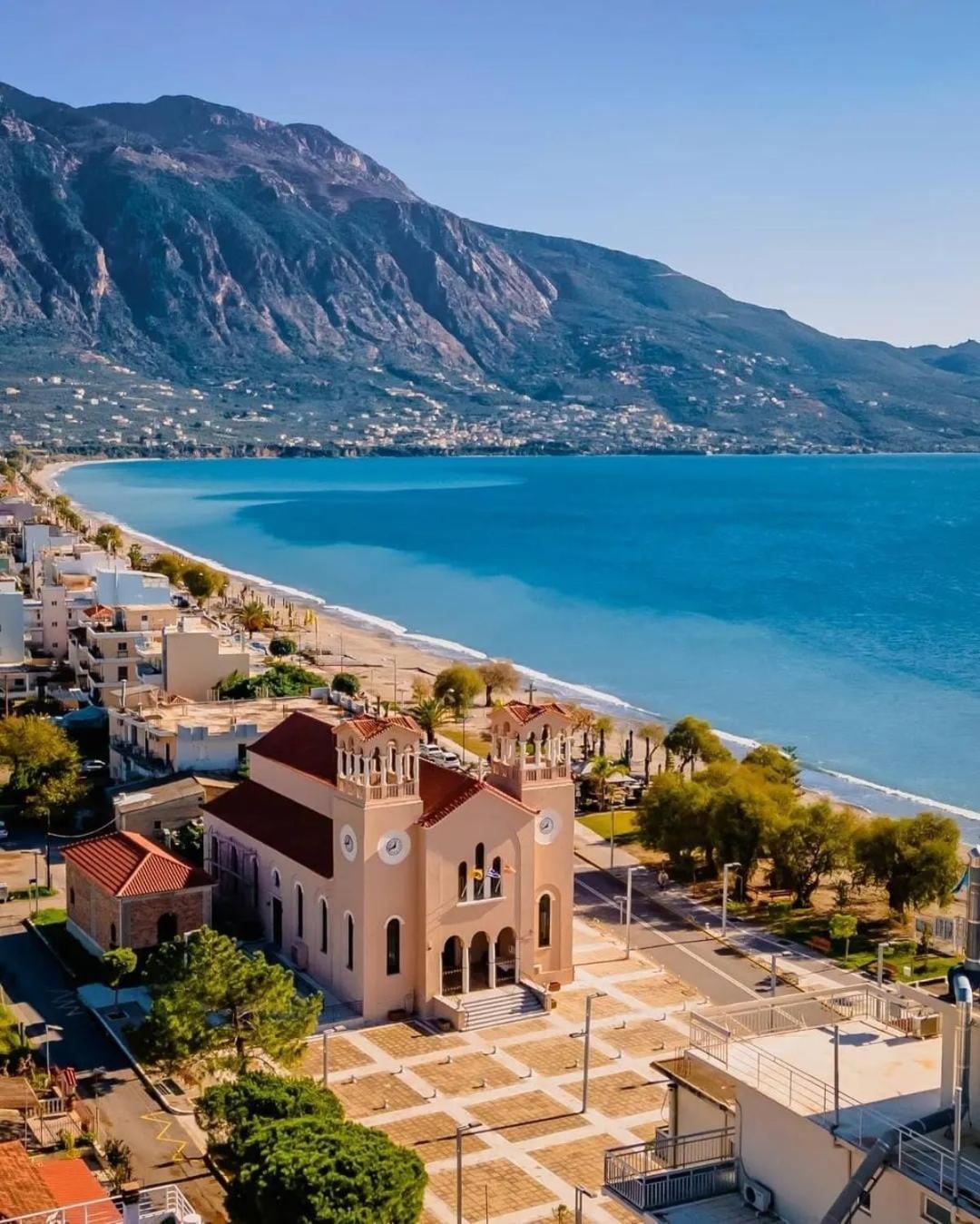 Messinian Blue Seaside Villa Каламата Екстер'єр фото