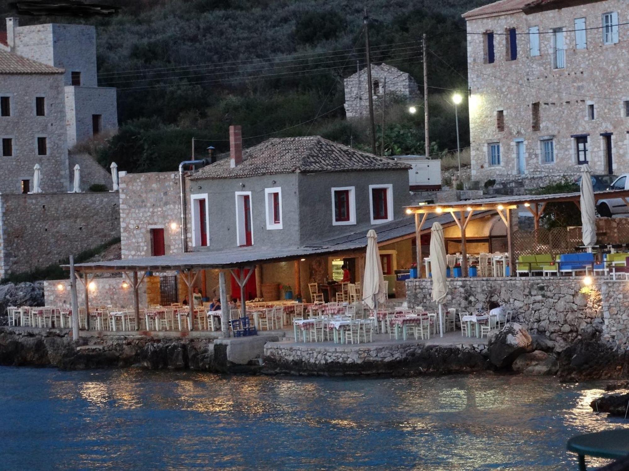 Messinian Blue Seaside Villa Каламата Екстер'єр фото