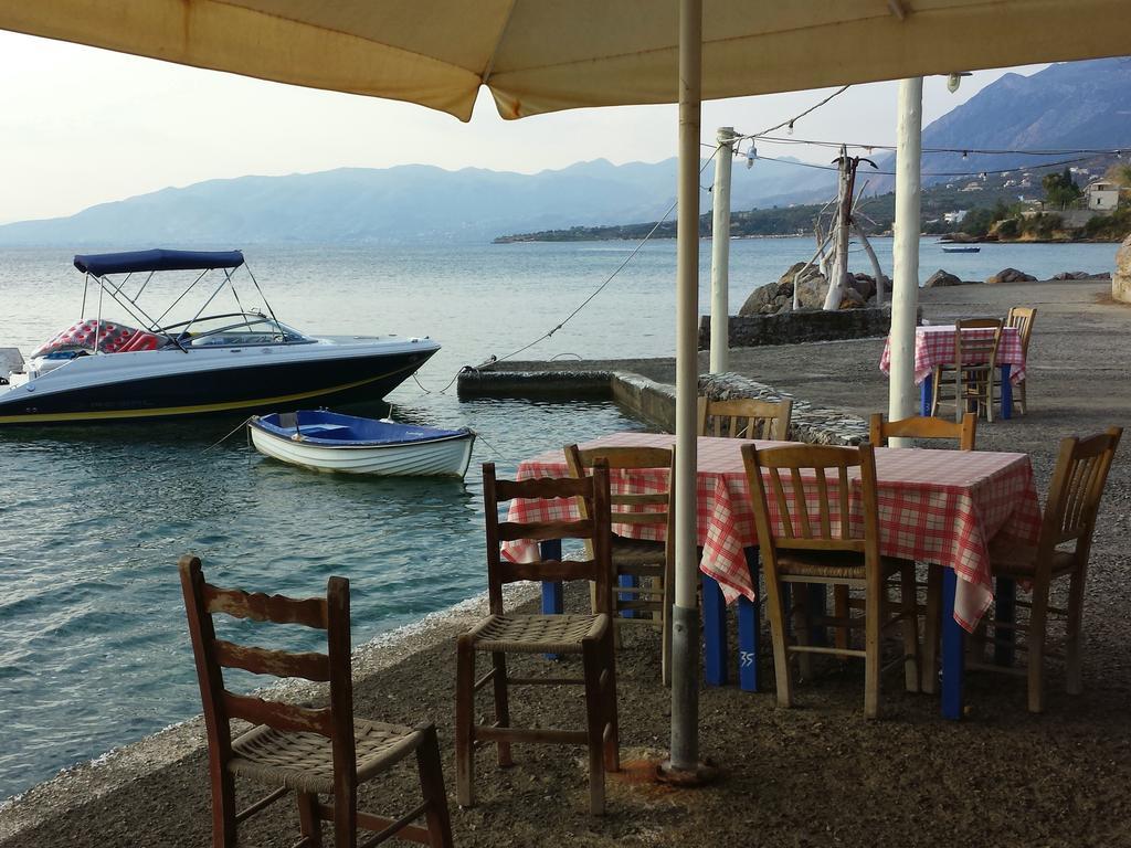 Messinian Blue Seaside Villa Каламата Екстер'єр фото