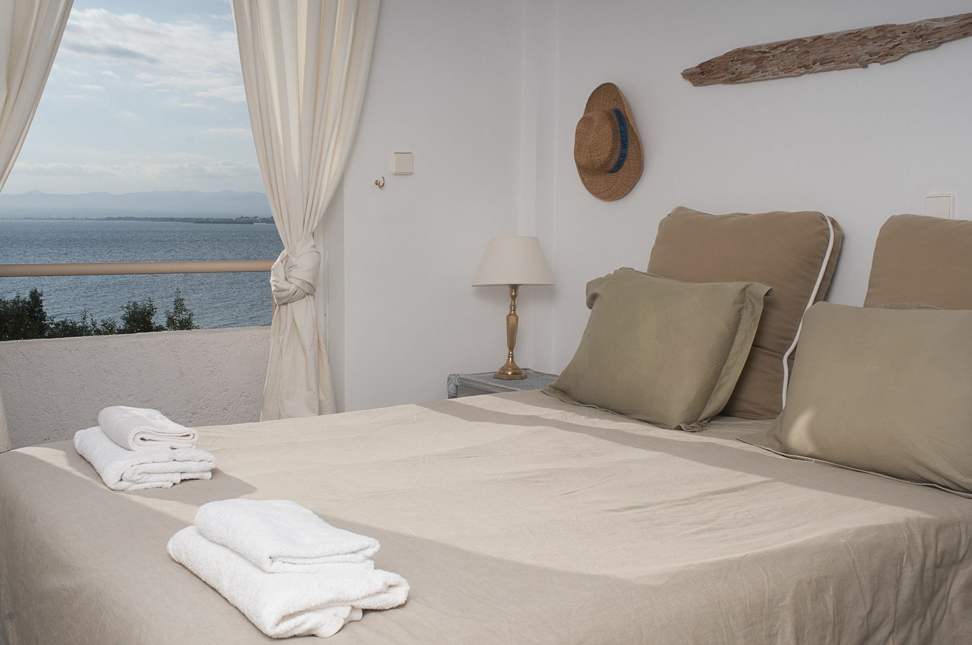 Messinian Blue Seaside Villa Каламата Екстер'єр фото