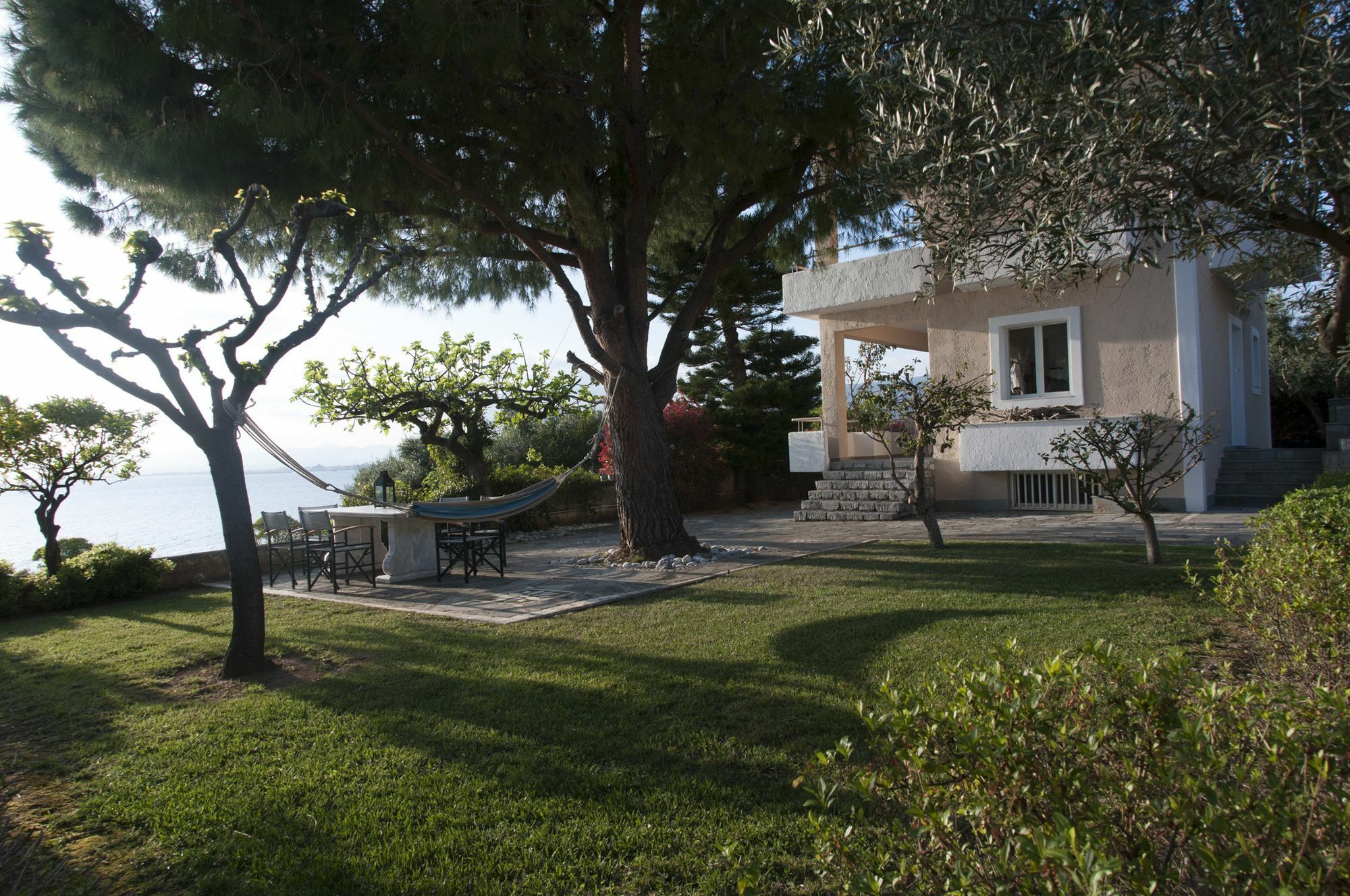 Messinian Blue Seaside Villa Каламата Екстер'єр фото