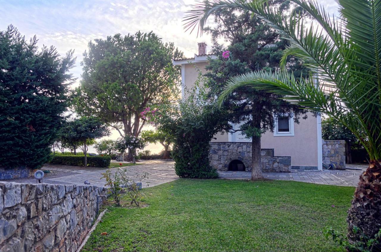 Messinian Blue Seaside Villa Каламата Екстер'єр фото